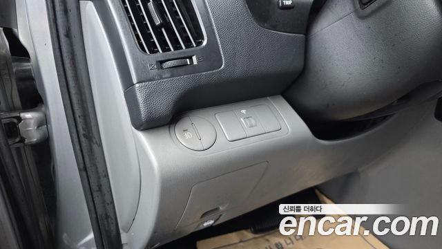Hyundai Starex 2012 — photo 17
