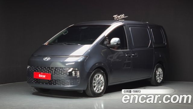 Hyundai Staria 2025 — photo 1