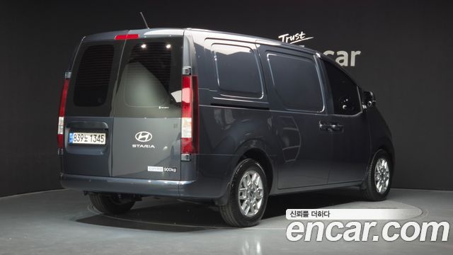Hyundai Staria 2025 — photo 2