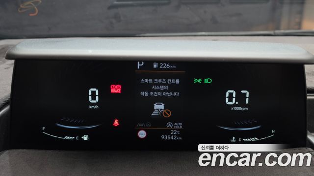 Hyundai Staria 2025 — photo 8