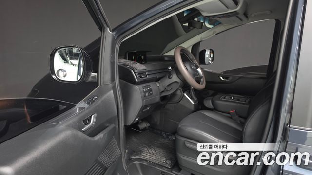 Hyundai Staria 2025 — photo 10