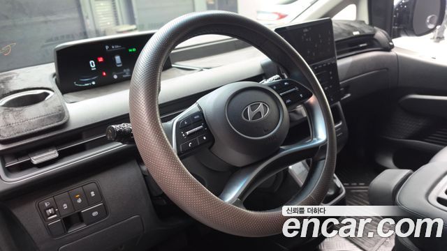 Hyundai Staria 2025 — photo 13