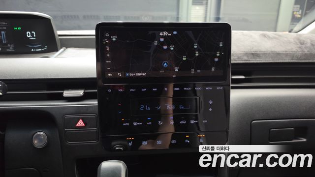 Hyundai Staria 2025 — photo 14