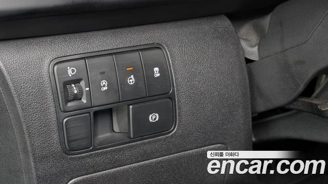 Hyundai Staria 2025 — photo 16