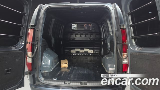 Hyundai Staria 2025 — photo 19