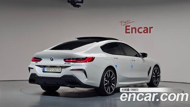 BMW 8-Series 2023 — photo 2