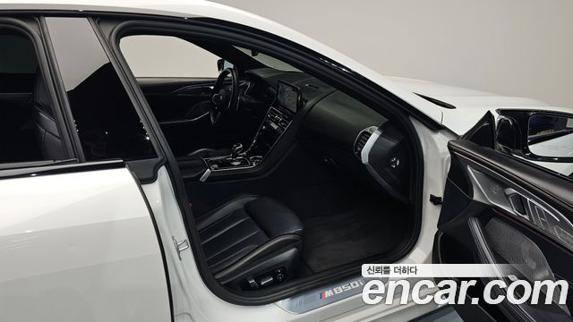 BMW 8-Series 2023 — photo 17