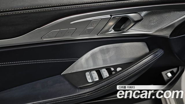 BMW 8-Series 2023 — photo 24