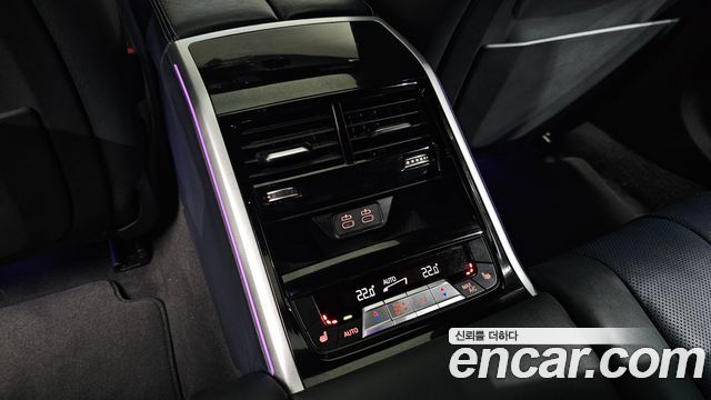 BMW 8-Series 2023 — photo 25