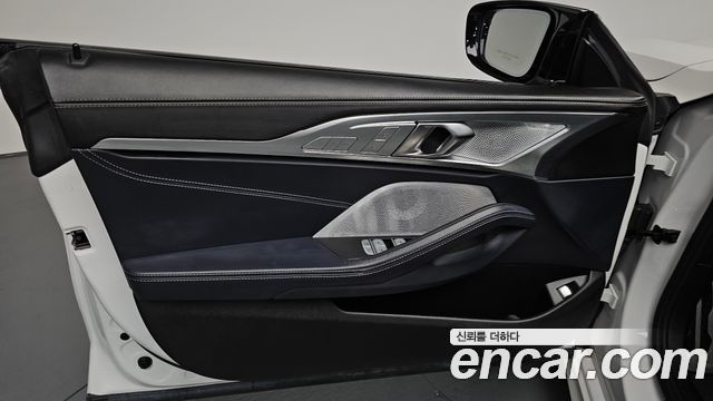 BMW 8-Series 2023 — photo 14