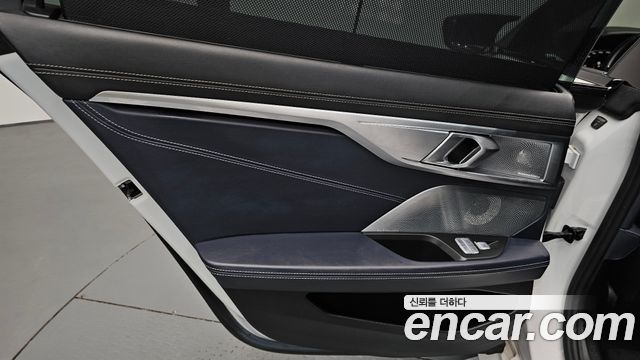 BMW 8-Series 2023 — photo 15