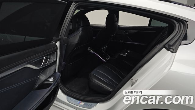 BMW 8-Series 2023 — photo 16
