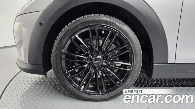 Mini Cooper Convertible 2024 — photo 5