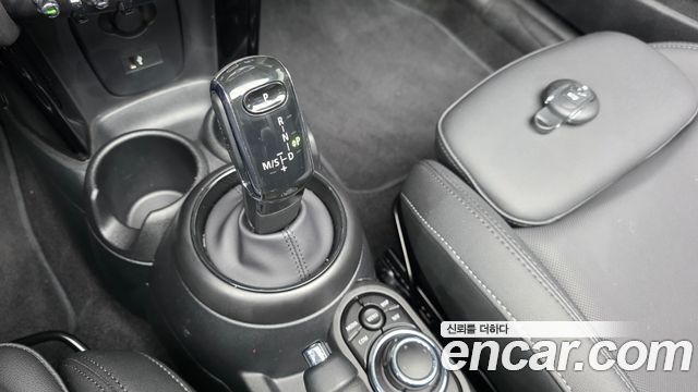 Mini Cooper Convertible 2024 — photo 12