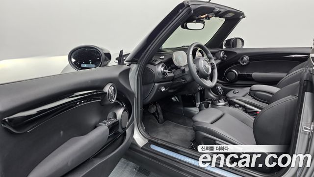Mini Cooper Convertible 2024 — photo 13