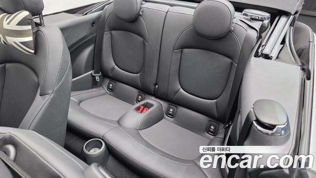 Mini Cooper Convertible 2024 — photo 17