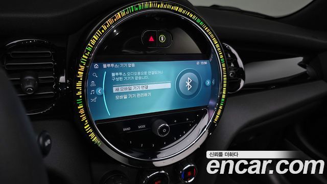 Mini Cooper Convertible 2024 — photo 19