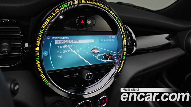 Mini Cooper Convertible 2024 — photo 20
