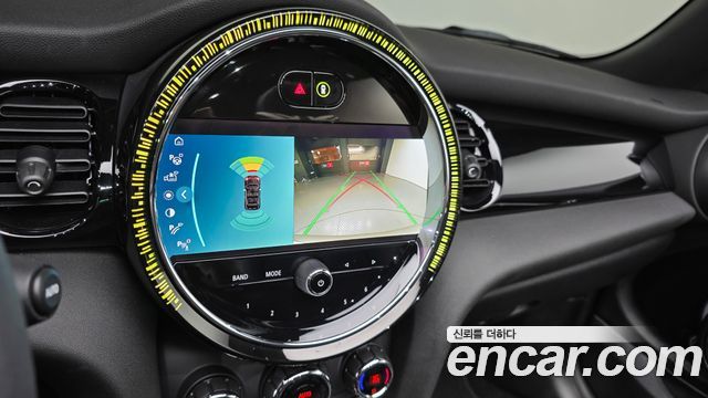 Mini Cooper Convertible 2024 — photo 23