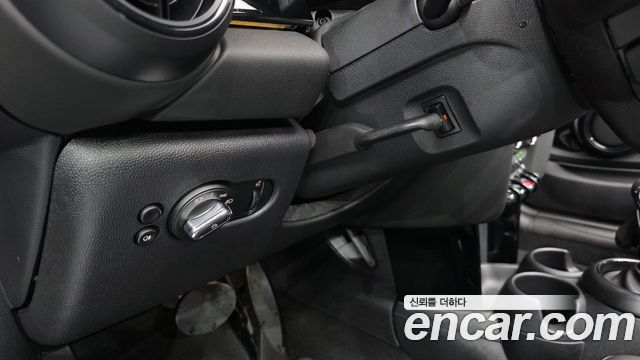Mini Cooper Convertible 2024 — photo 24