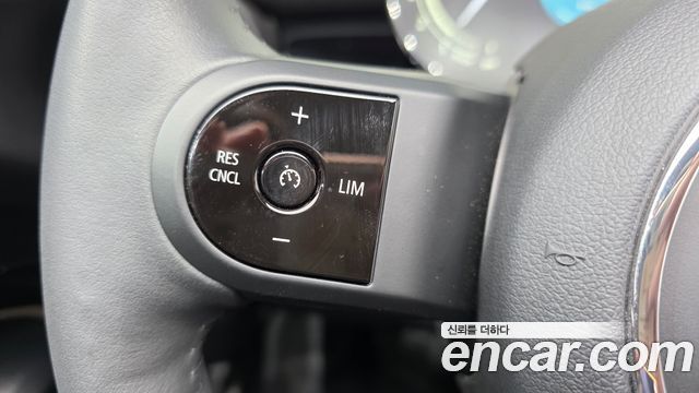 Mini Cooper Convertible 2024 — photo 25
