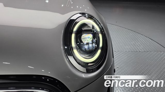 Mini Cooper Convertible 2024 — photo 8