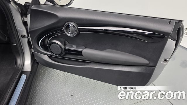 Mini Cooper Convertible 2024 — photo 14