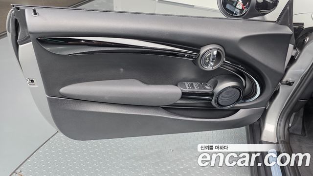 Mini Cooper Convertible 2024 — photo 15