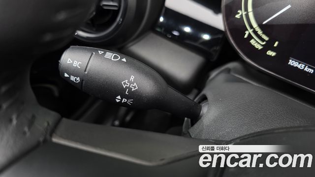 Mini Cooper Convertible 2024 — photo 28