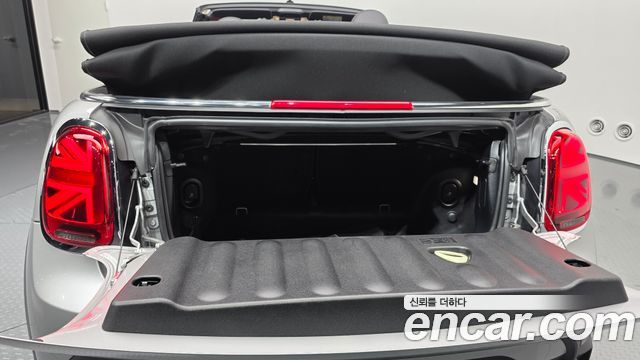 Mini Cooper Convertible 2024 — photo 31