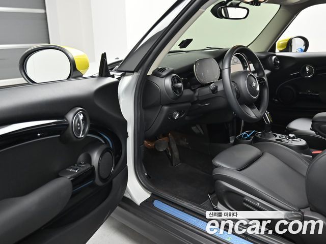 Mini Cooper 2022 — photo 11