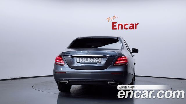 Mercedes-Benz E-Class 2020 — photo 4