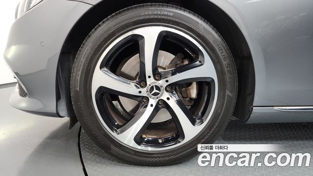 Mercedes-Benz E-Class 2020 — photo 5