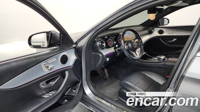 Mercedes-Benz E-Class 2020 — photo 13