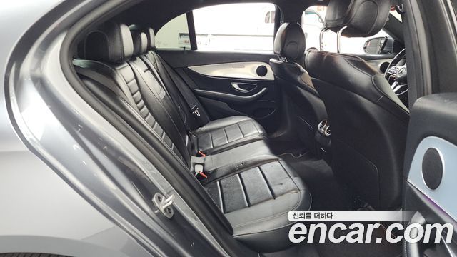Mercedes-Benz E-Class 2020 — photo 17