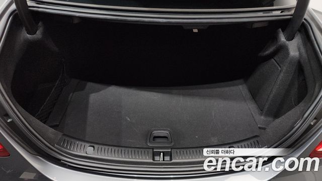 Mercedes-Benz E-Class 2020 — photo 25