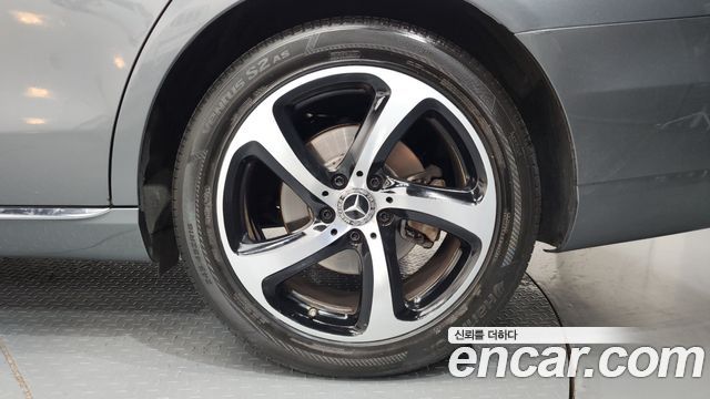 Mercedes-Benz E-Class 2020 — photo 7