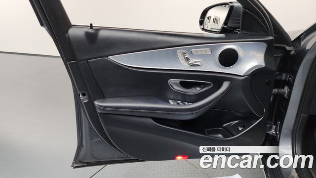 Mercedes-Benz E-Class 2020 — photo 14