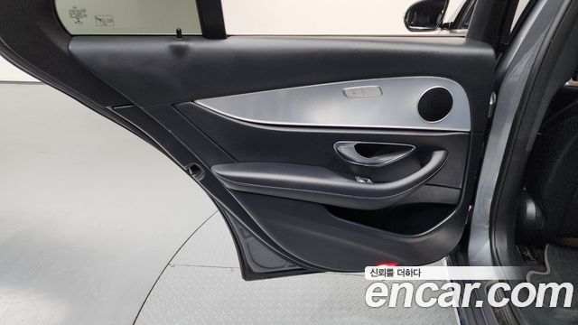 Mercedes-Benz E-Class 2020 — photo 15