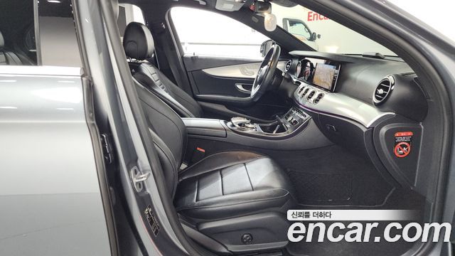 Mercedes-Benz E-Class 2020 — photo 16