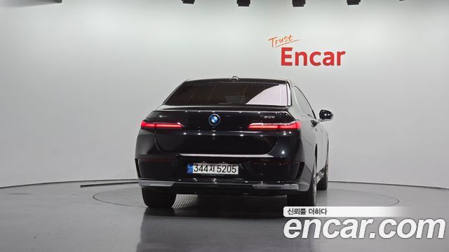 BMW 7-Series 2023 — photo 4