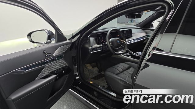 BMW 7-Series 2023 — photo 13