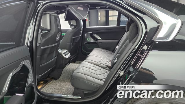 BMW 7-Series 2023 — photo 17