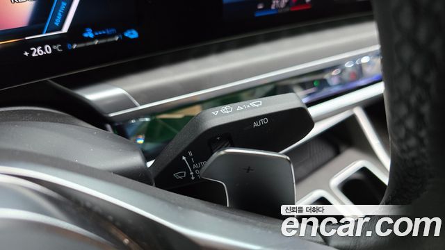 BMW 7-Series 2023 — photo 26