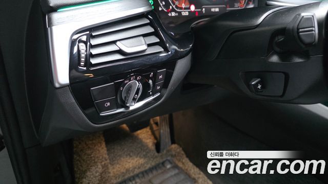 BMW Gran Turismo 2021 — photo 26