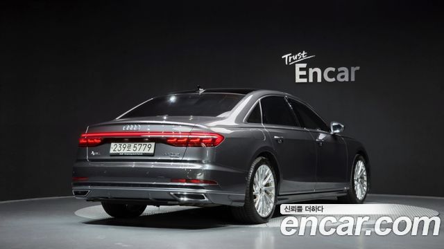 Audi A8 2022 — photo 2