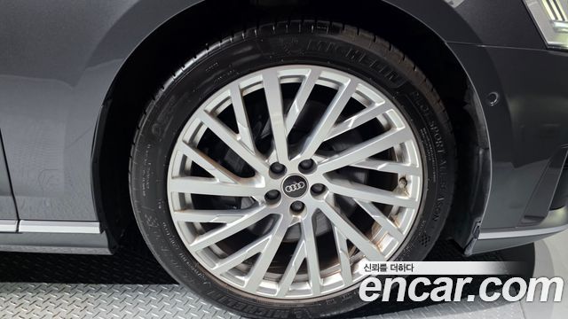 Audi A8 2022 — photo 5