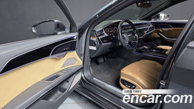 Audi A8 2022 — photo 10