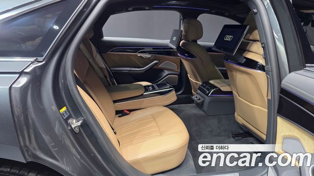 Audi A8 2022 — photo 12