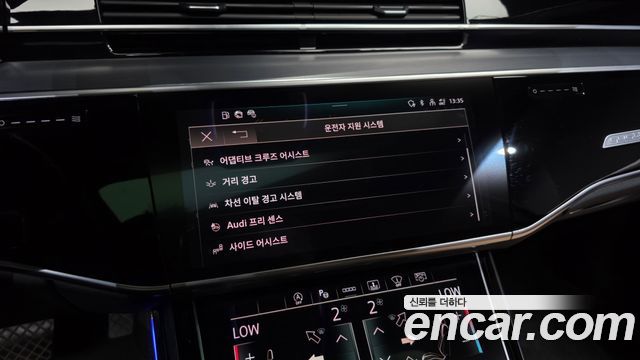 Audi A8 2022 — photo 16